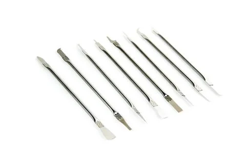 Silver computer repair tool kit with mutliple tips for lifting components Foto stock