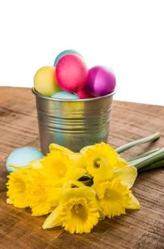 Silver container of dyed Easter eggs Stock-Fotos