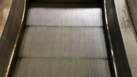 On a silver escalator, close up. Vídeos de archivo 86131216
