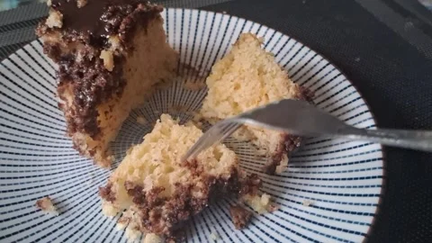 Silver fork lifting piece of chocolate cake in motion video Vídeos de archivo 339248248