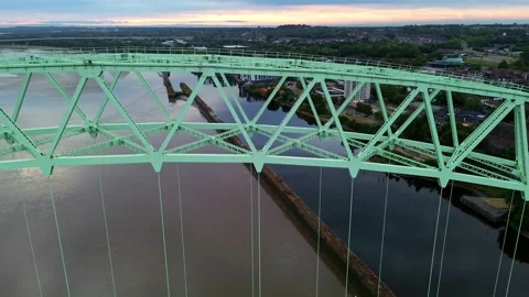 Silver Jubilee bridge aerial view orbit pan across the green archway 库存影片 342407461
