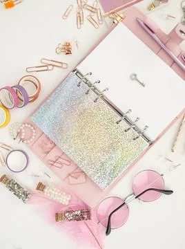 Silver key on the white page of the planner. Diary open with white and Illustrazione stock