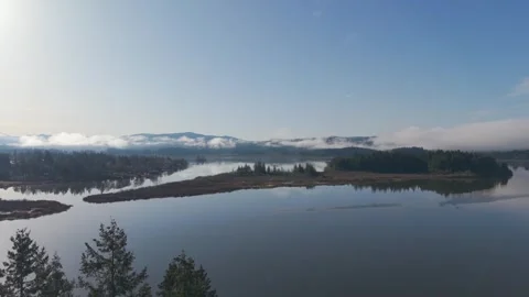 Silver Lake pan with Mt. St. Helens Stock Footage 307236804