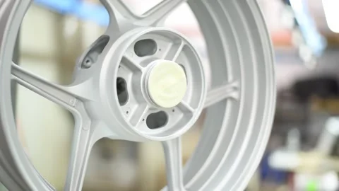 Silver motorcycle weel in paint booth 库存影片 151409863
