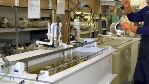 Silversmith working on a teapot 스톡 동영상 83415334
