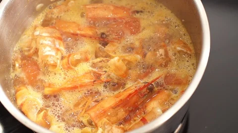 Simmering Prawn Shells 動画素材 85807072