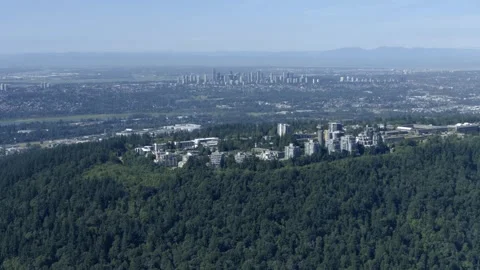Simon Fraser University - Burnaby Mountain - Metro Vancouver Skyline - Canada Vídeo Stock 347127030
