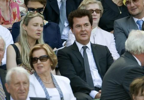 Simon Fuller In The Crowd Andy Murray V Juan Carlos Ferrero Wimbledon Tennis Cha Stock Photos