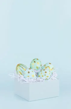 Simple and minimal easter background - easter eggs with golden design in gift Stock Photos