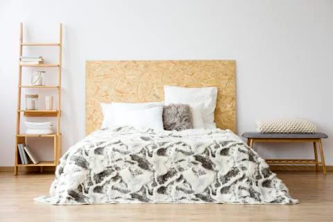 Simple bedroom with bench Stock-Fotos