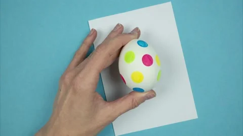 Simple drawing of easter egg turns into real. Stop motion animation Stock-Footage 182039855