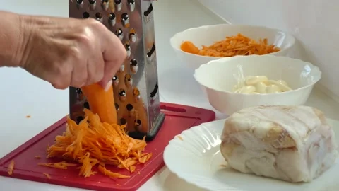 Simple food, fish dish. Vídeos de archivo 136991589