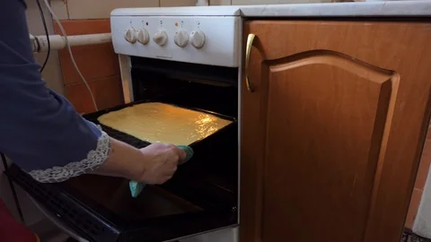 Simple food, pie making. Put the baking tray with the dough in the oven . Vídeos de archivo 127107007