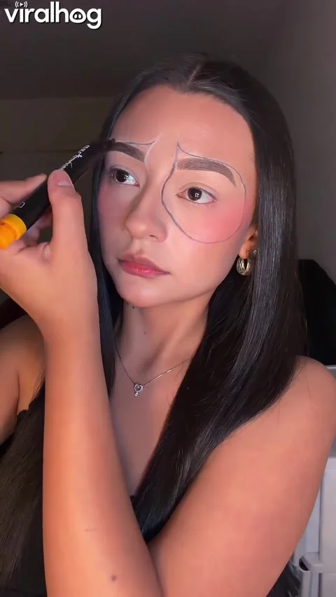 Simple Halloween Skull Makeup Tutorial, Las Vegas, Nevada, USA - 12 Oct 2026 Vídeos de archivo 347746360