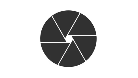 Simple motion graphic animation of a smooth decrease in the aperture of a c.. 库存影片 312779820