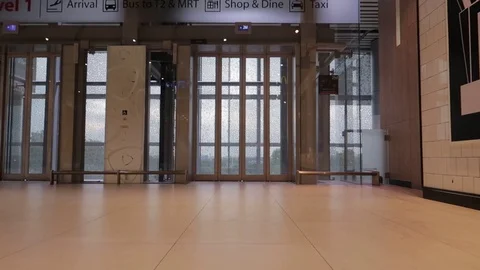 A simple transparent elevator rises to the floor and doors open. Stock Footage 115546331