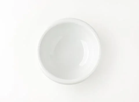 Simple white bowl with smooth inner reflection Fotos de archivo
