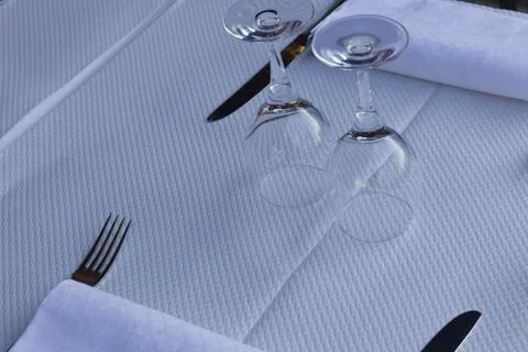 Simple white place setting Stock-Fotos