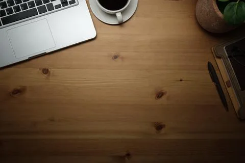 Simple working desk with laptop computer, coffee cup, notebook and housepla.. Stock Photos