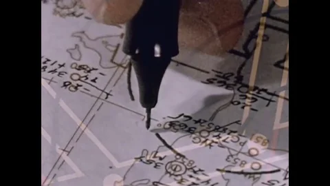 Simulated air attacks are starting to be handled by computers in 1957. Vidéo 75075424