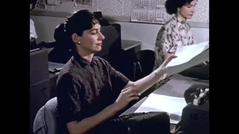 Simulated air attacks, flight paths and cartography are starting to be handled Vidéo 74701105