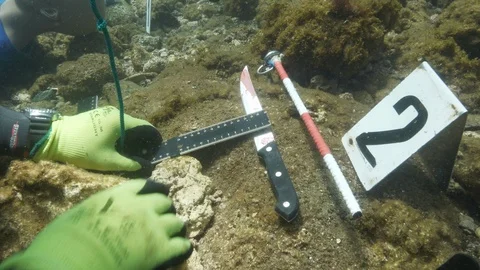 Simulation of crime underwater, measurement between objects, Ustica, Med sea Video stock 124281916