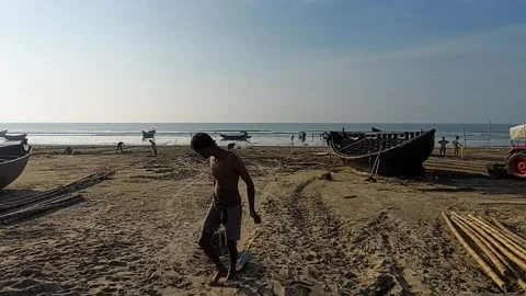 Simultaneous prevention of man and machine to prevent erosion at bay of Bengal. Video stock 172445213