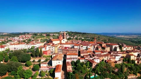 Sinalunga Village pan orbit go on view-Aerial 4k -Italy-Tuscany 스톡 동영상 201869443
