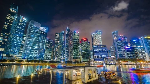 SINGAPORE - August 23, 2017:View from the infinity pool at Marina Bay Sands Видео 102151975