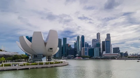 SINGAPORE - August 23, 2017:View from the infinity pool at Marina Bay Sands 스톡 동영상 102212919
