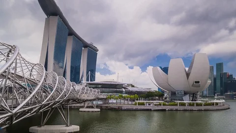 SINGAPORE - August 24, 2017:View from the infinity pool at Marina Bay Sands Видео 102596775