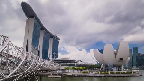 SINGAPORE - August 24, 2017:View from the infinity pool at Marina Bay Sands Video stock 102597047