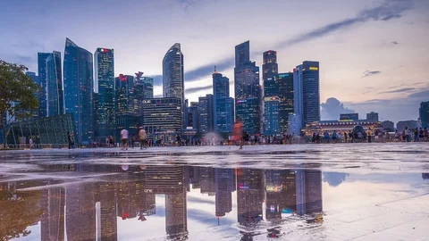 SINGAPORE - August 24, 2017:View from the infinity pool at Marina Bay Sands Vídeo Stock 102597301