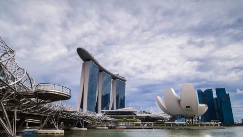 SINGAPORE - August 24, 2017:View from the infinity pool at Marina Bay Sands 스톡 동영상 102597471