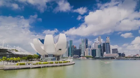 SINGAPORE - August 24, 2017:View from the infinity pool at Marina Bay Sands Vídeo Stock 102597592