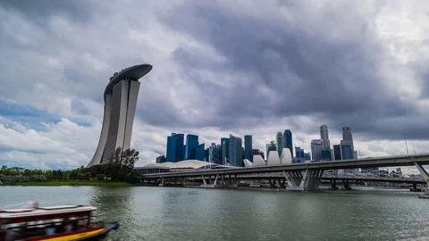 SINGAPORE - August 24, 2017:View from the infinity pool at Marina Bay Sands Video stock 102597927