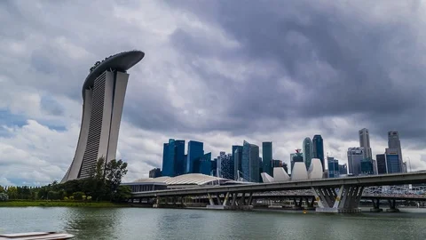 SINGAPORE - August 24, 2017:View from the infinity pool at Marina Bay Sands Stock-Footage 102598343