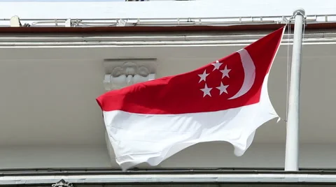 Singapore flag waves in wind from flagpole on top of buliding Vídeos de archivo 47792883
