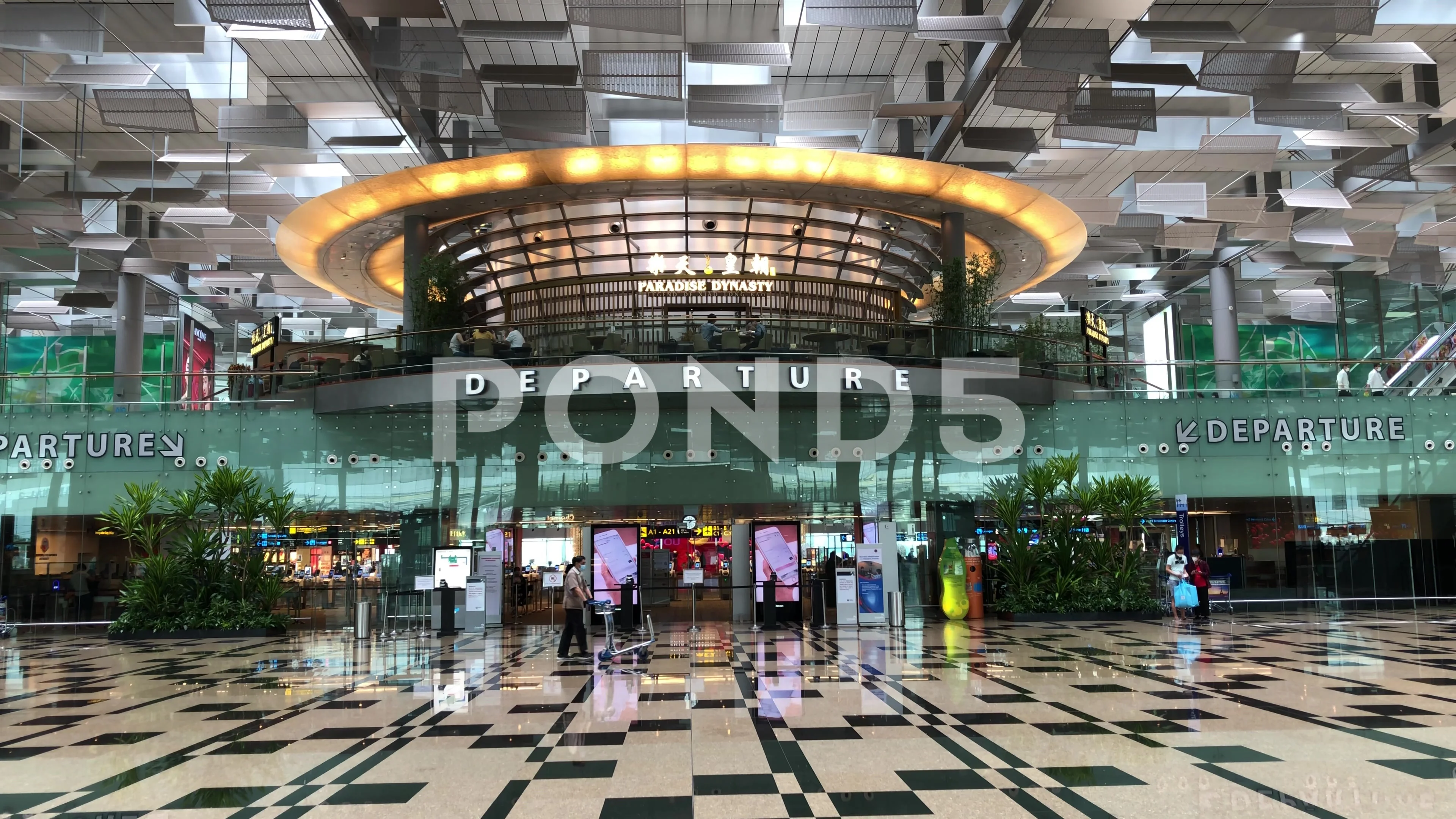 File:Changi Airport, Terminal 2, Departure Hall 3.JPG - Wikimedia