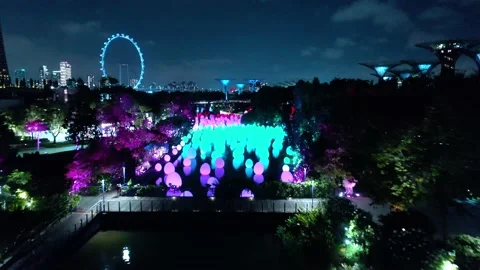 Singapore , View of the eggs floating over water, the decoration at the Stock-Footage 143641683