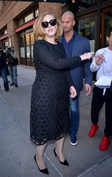  Singer Adele left a downtown hotel on November 16 2015 in New York City C... Stock-Fotos