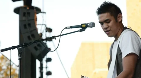 Singer Video stock 8683601