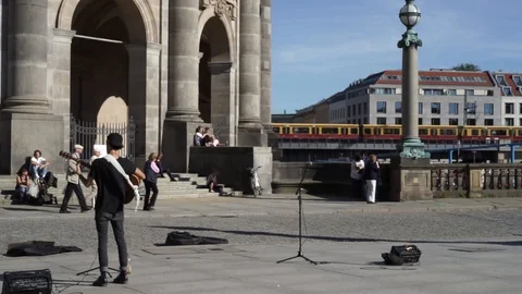 Singer on museum island Video stock 88285483
