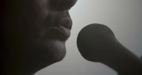 Singer singing into a microphone 스톡 동영상 103663013