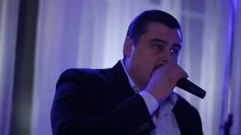 Singer at work 스톡 동영상 82298295