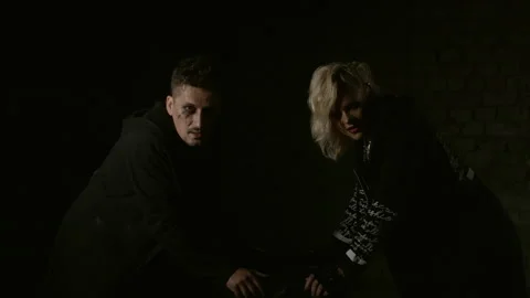 Singers performing on dark stage with brick wall background Vidéo 301327984