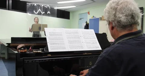 Singing lessons at the conservatory during the corona pandemic Stock-Footage 145745596