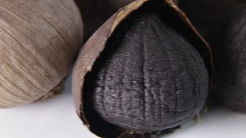 Single Bulb form of Elephant Garlic with spinning and rotate plate. 스톡 동영상 135010156