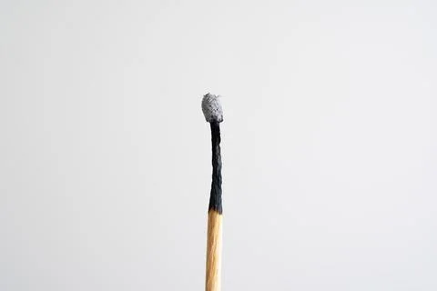 Single burnt matchstick macro close up shot, isolated on white background, no 스톡 사진