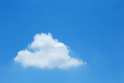 Single cloud on clear blue sky with copy space for create text message, abstr Foto stock